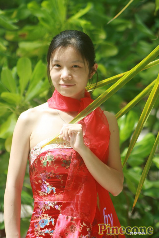 穿上旗袍向每一个人表明我们是中国人